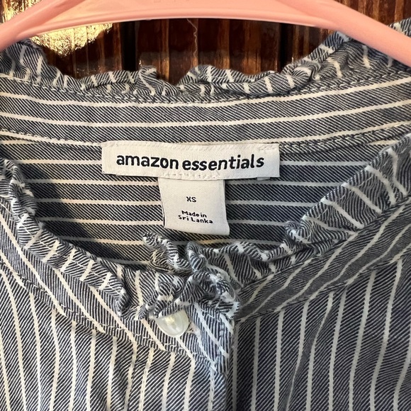 Amazon Essentials XS long sleeve with ruffle details. - Picture 3 of 4
